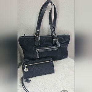 Coach Vintage Bag And Wristlet
